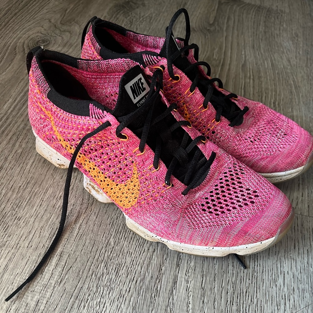 Nike pink sneaker sz 9.5